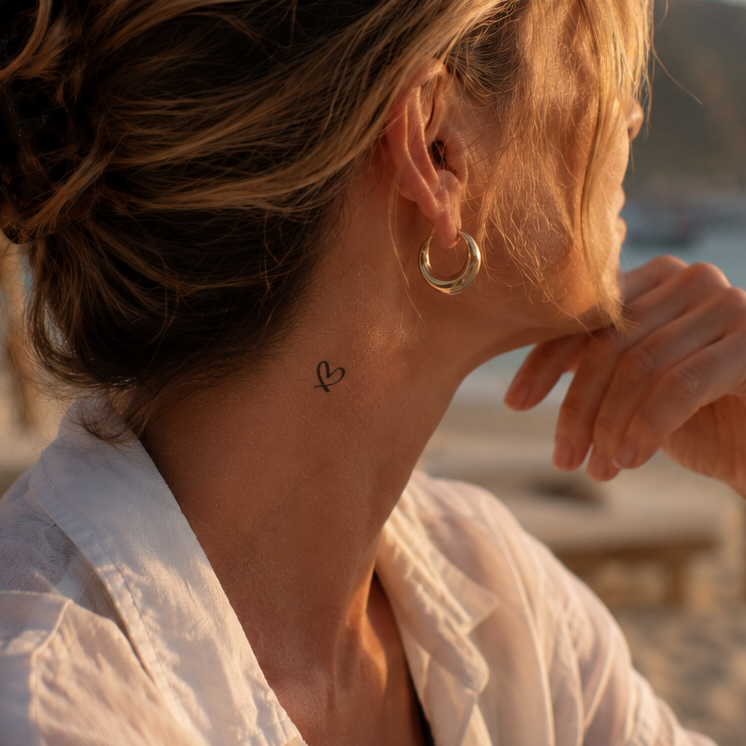 minink Herz Tattoo von minink, der Marke für temporäre Tattoos.