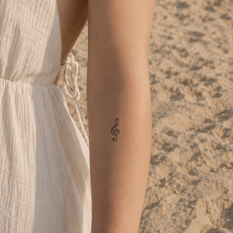 Violinschlüssel Tattoo von minink, der Marke für temporäre Tattoos.