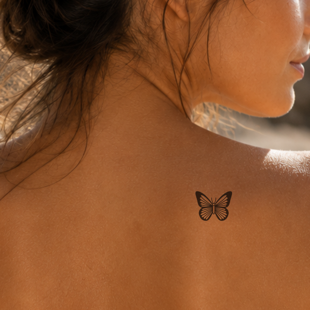 Künstlerischer Schmetterling Tattoo von minink, der Marke für temporäre Tattoos.