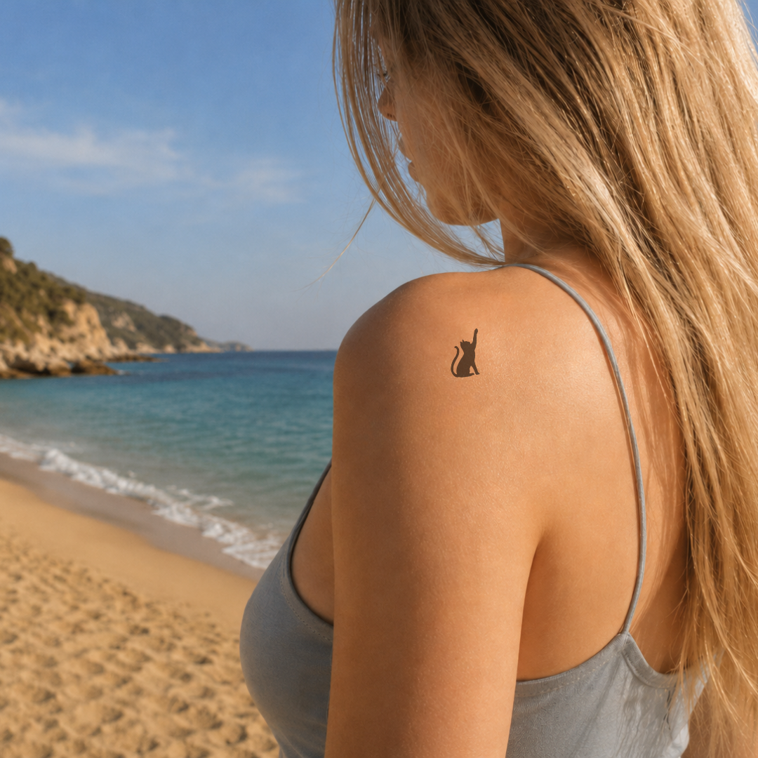 Katze ausgefüllt Tattoo von minink, der Marke für temporäre Tattoos.