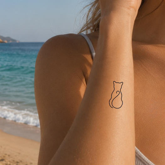 Katze Rückenansicht Tattoo von minink, der Marke für temporäre Tattoos.