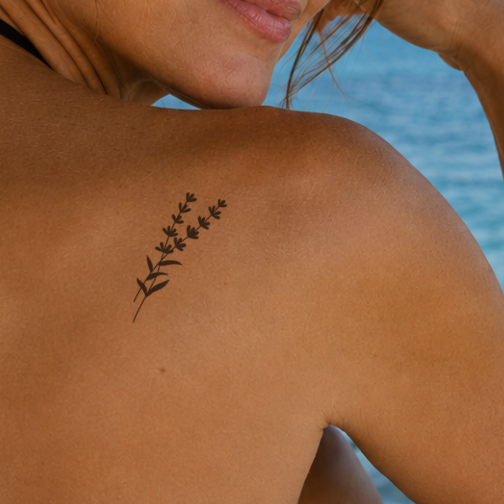 Lavendelblumen Tattoo von minink, der Marke für temporäre Tattoos.