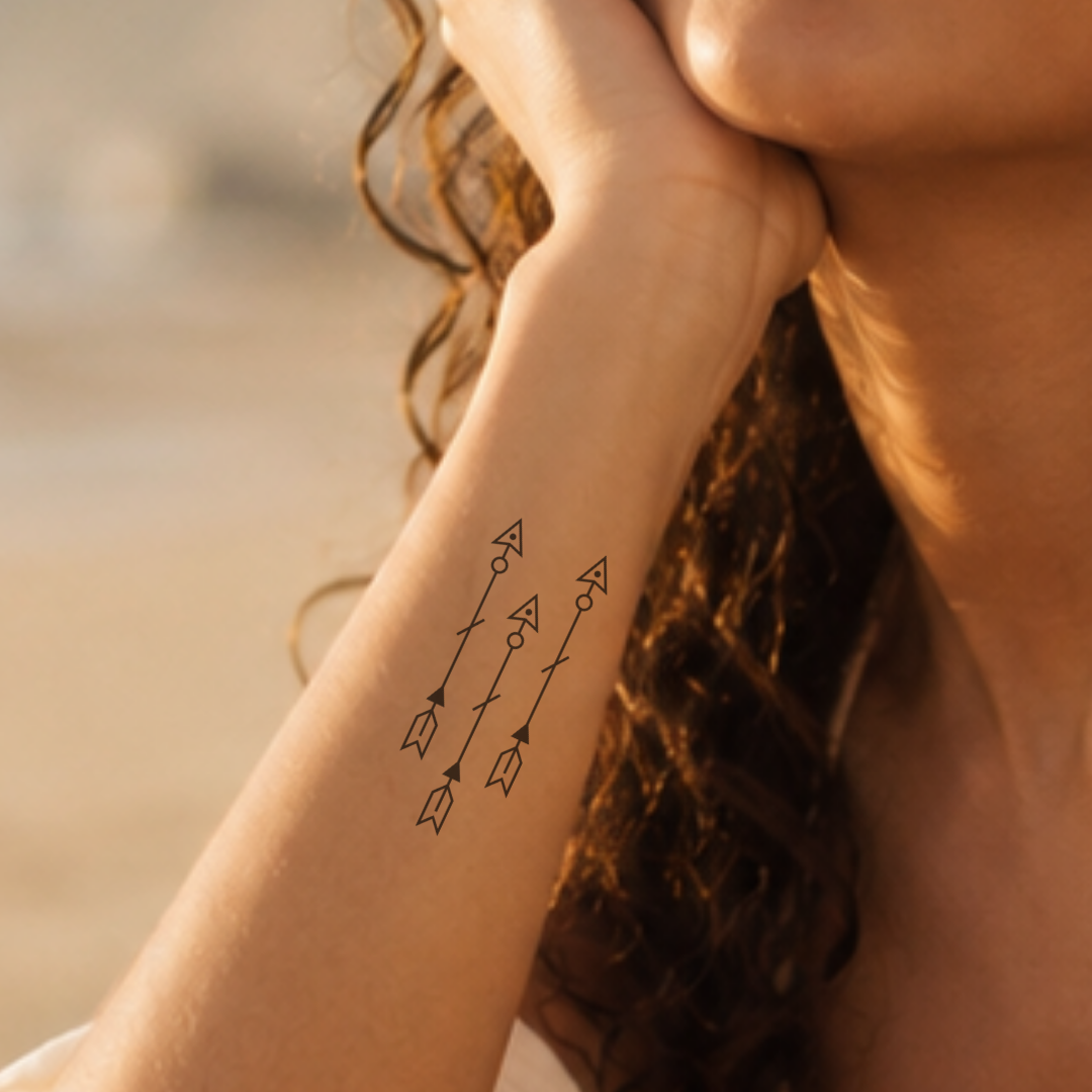 Temporäres Tattoo von minink: Drei grosse Pfeile