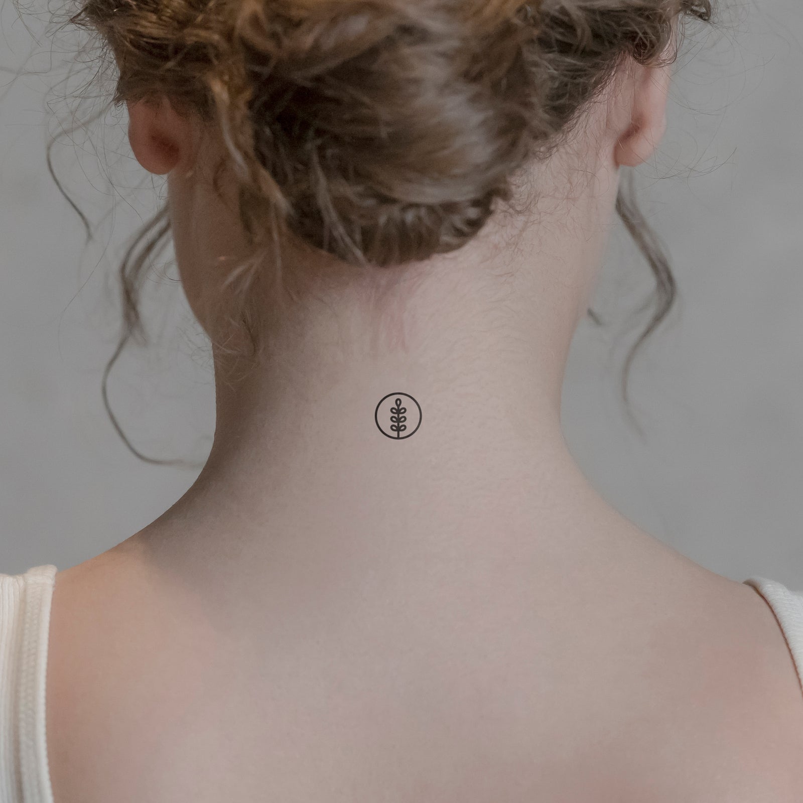 Temporäres Tattoo von minink: Zweig im Kreis