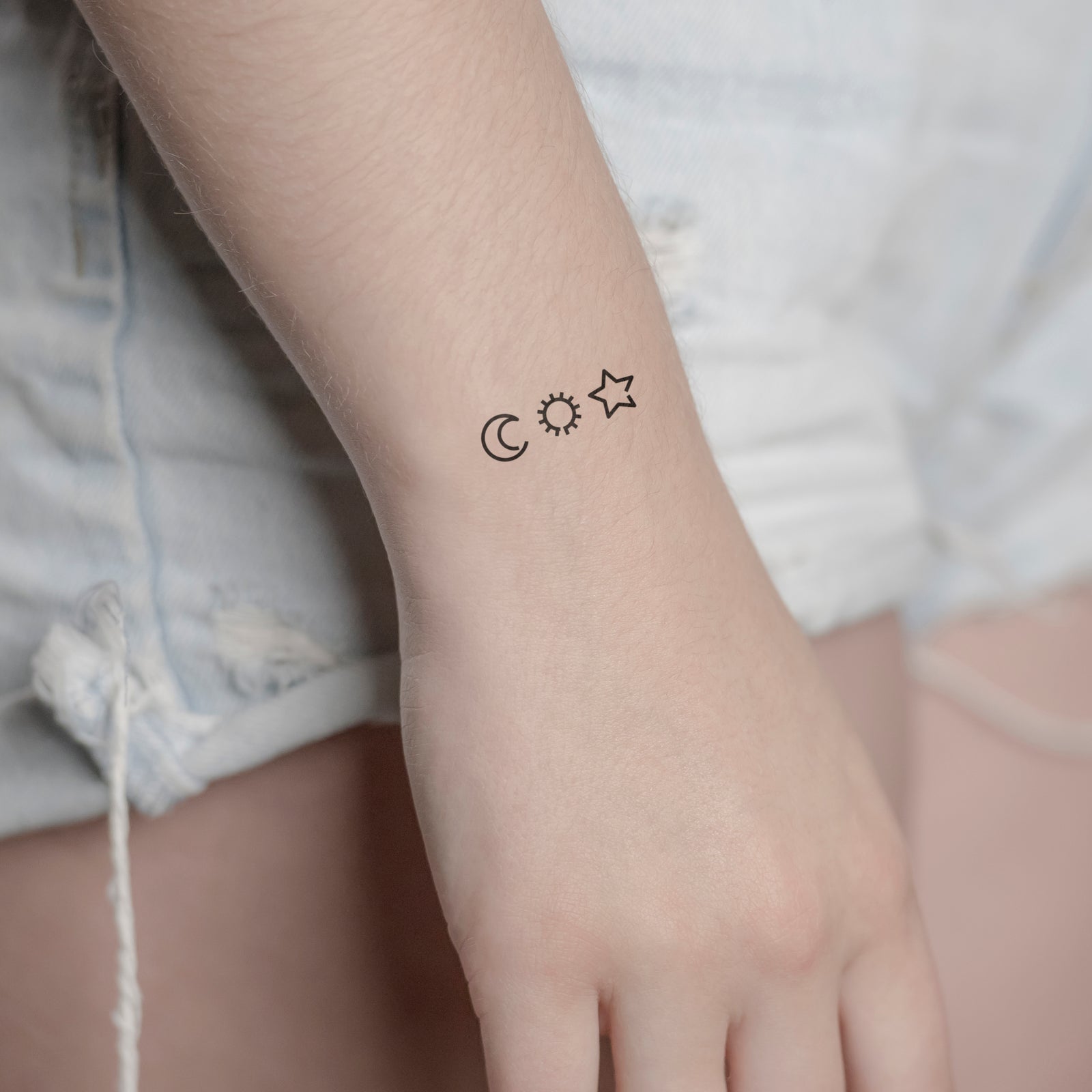 Temporäres Tattoo von minink: Mond, Sonne und Stern minimalistisch