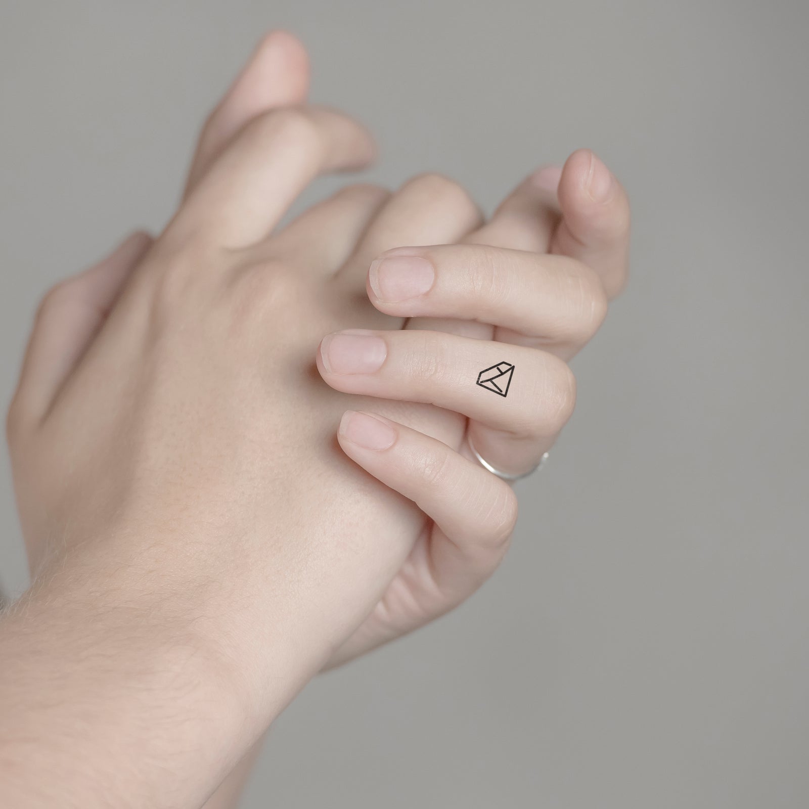 Temporäres Tattoo von minink: Minimalistischer Diamant