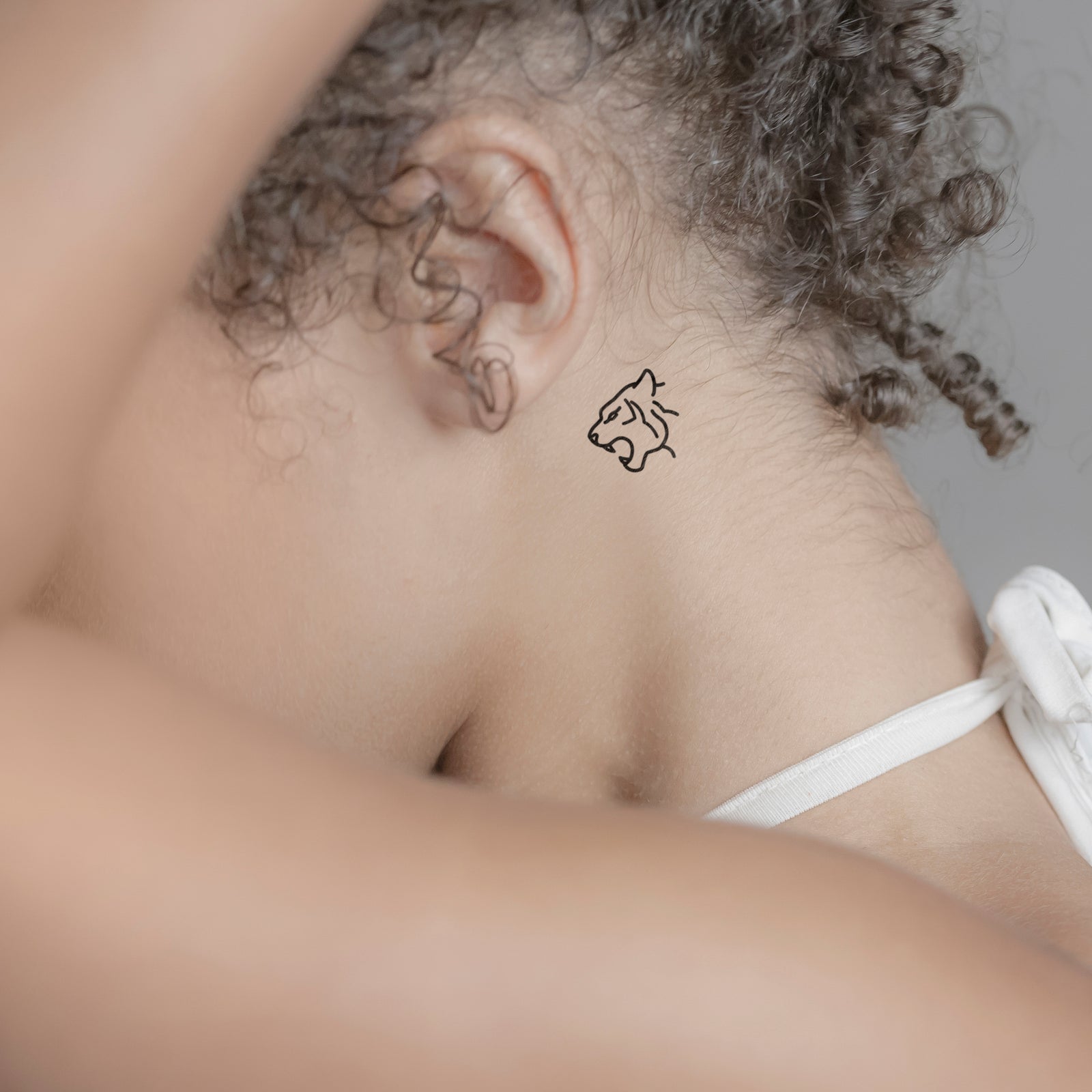 Temporäres Tattoo von minink: Kleiner Tigerkopf