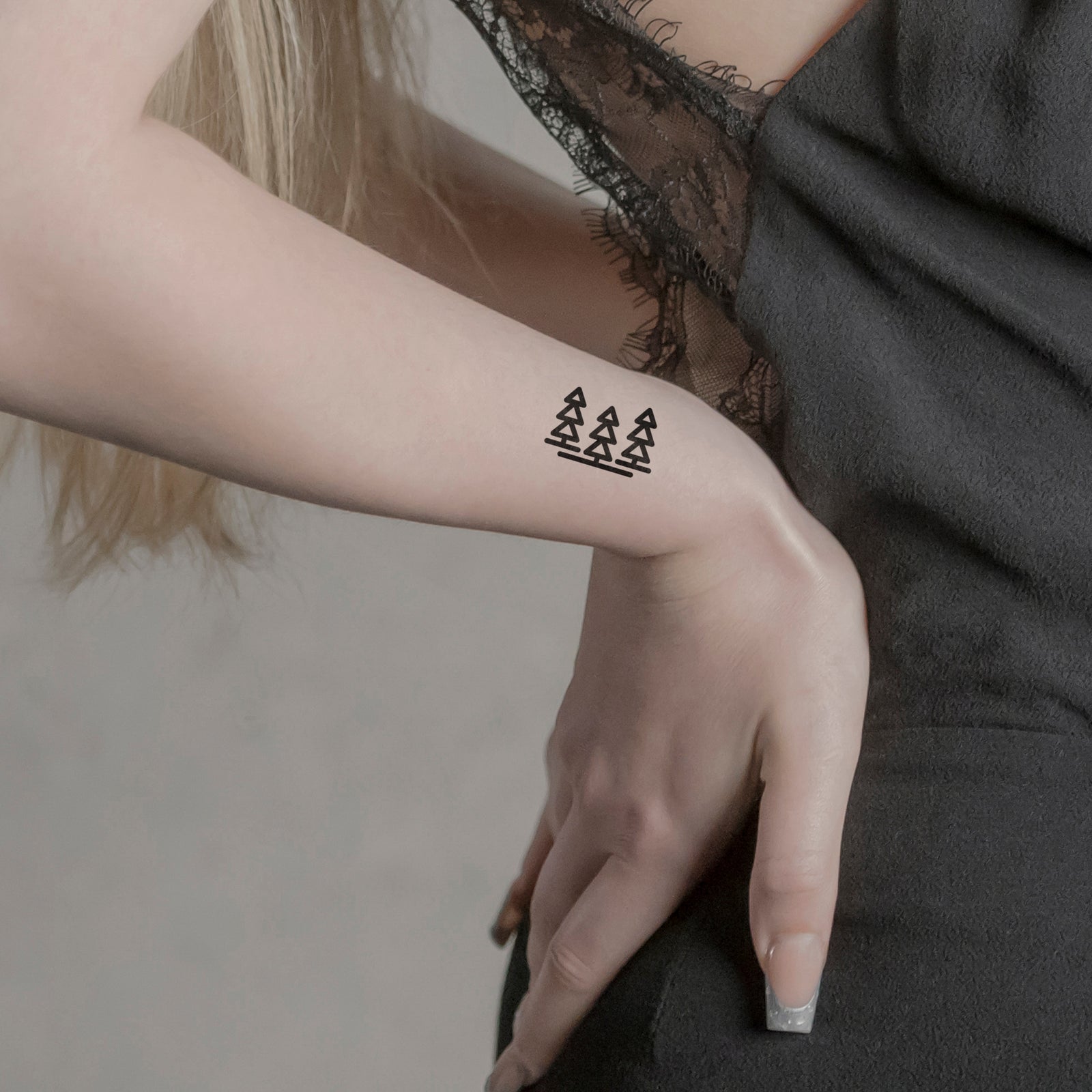 Temporäres Tattoo von minink: Drei kleine Tannen