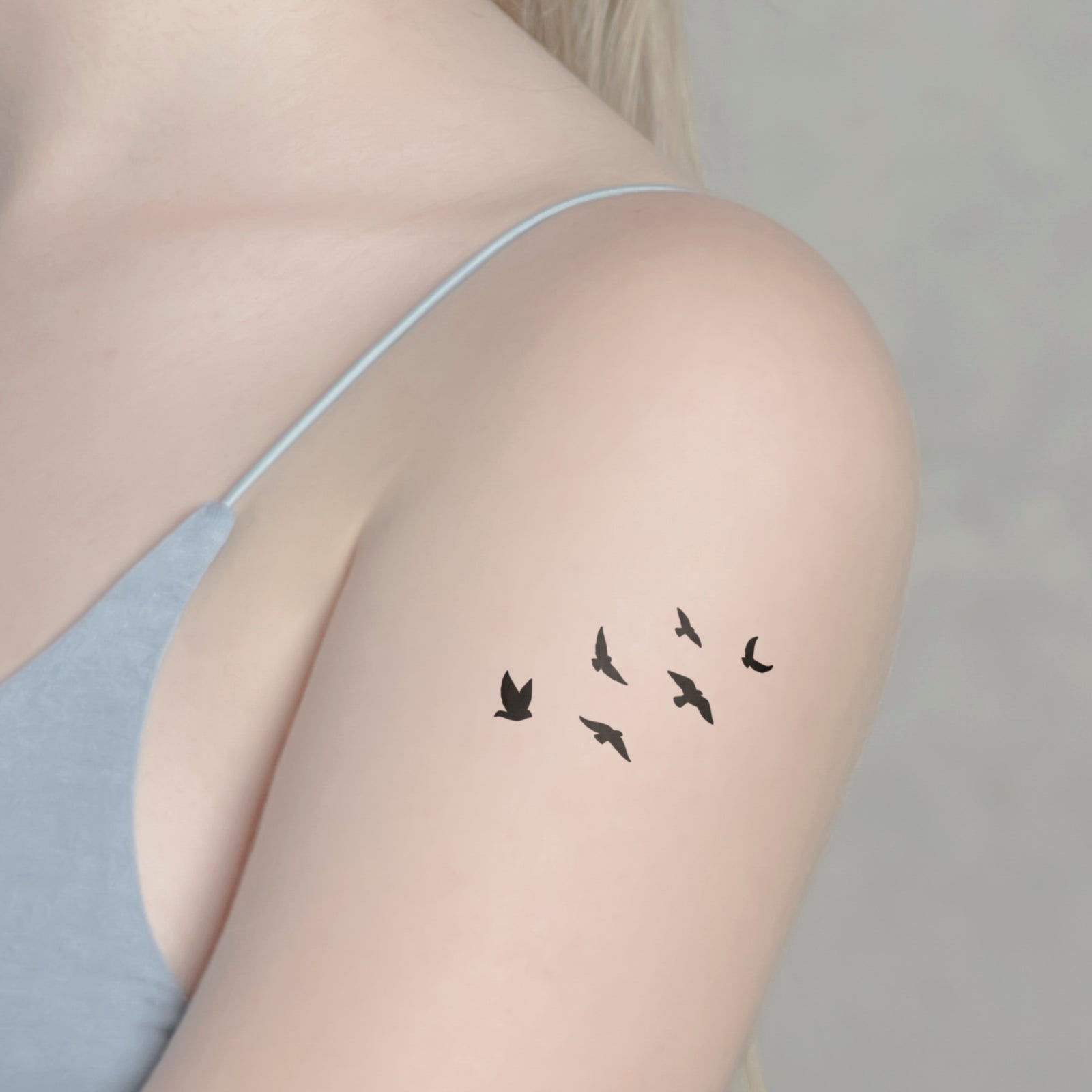 Temporäres Tattoo von minink: Sechs fliegende Vögel