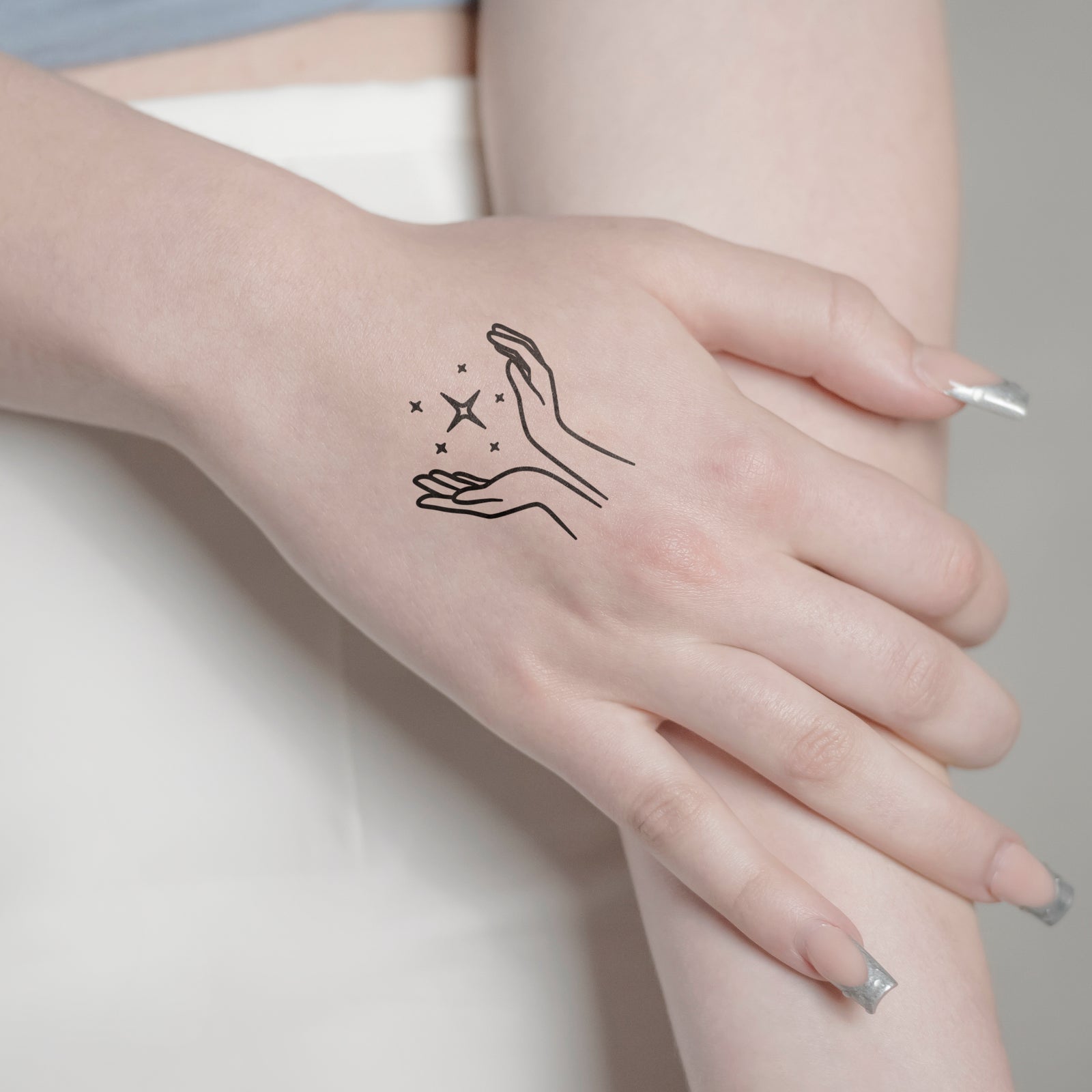 Temporäres Tattoo von minink: Zwei Hände