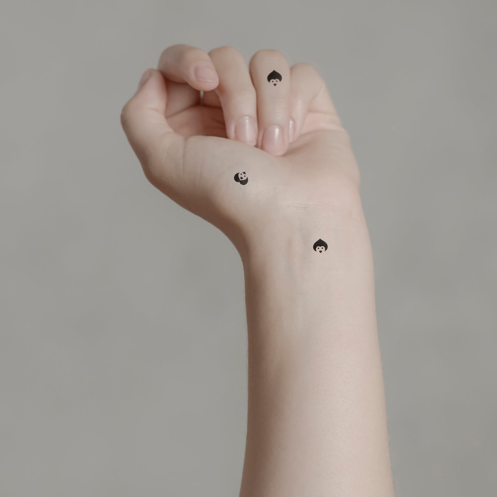 Temporäres Tattoo von minink: Herzen mit Gesichtern