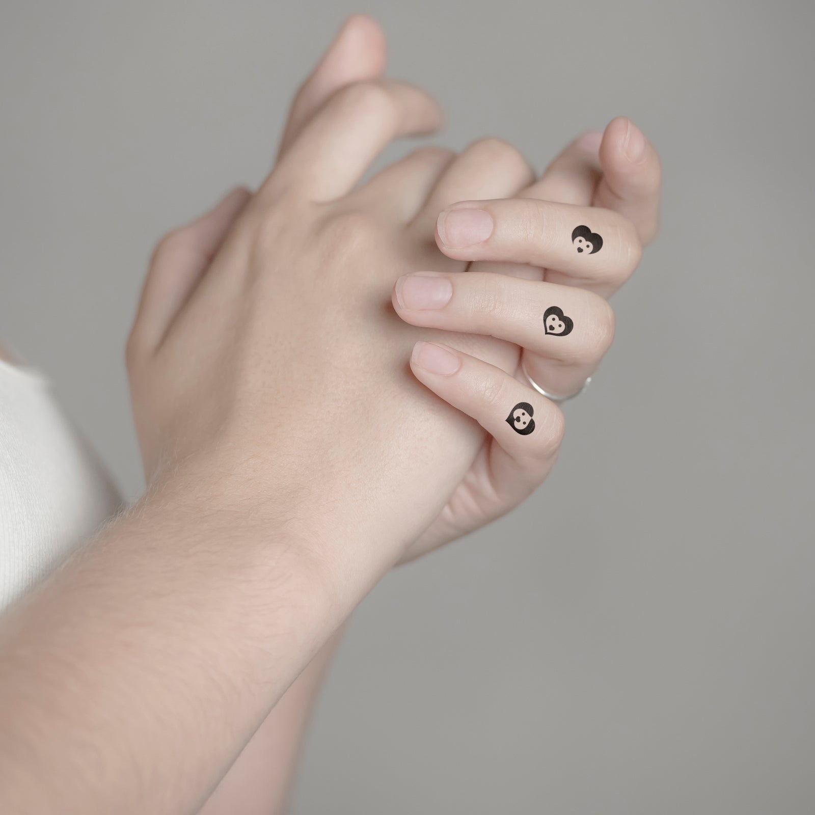 Temporäres Tattoo von minink: Minimalistische Herzen Kunst