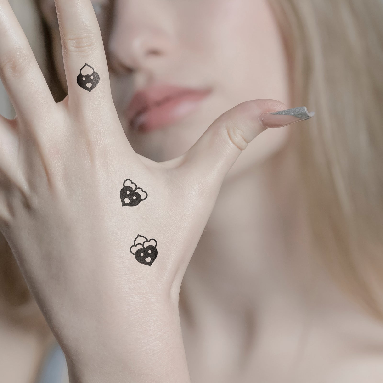 Temporäres Tattoo von minink: Moderne Herzen mit Kontur