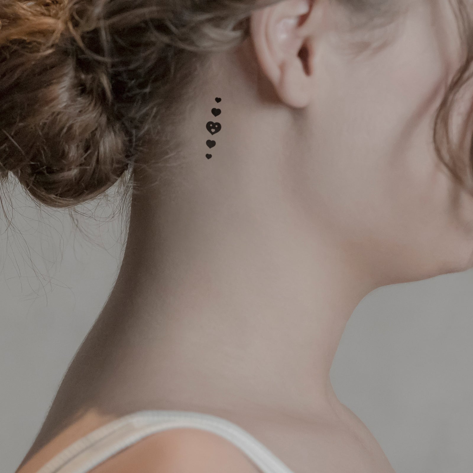 Temporäres Tattoo von minink: Herz Tattoos fürs Handgelenk