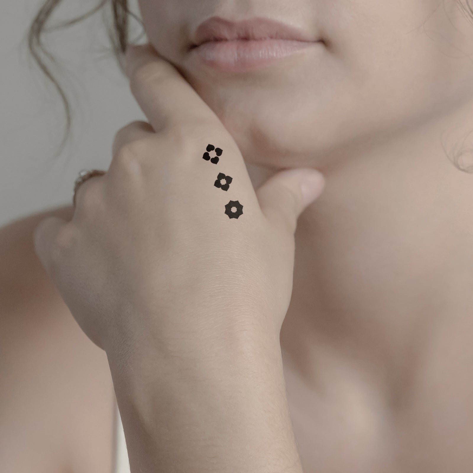 Temporäres Tattoo von minink: Drei Symbole mit starker Wirkung
