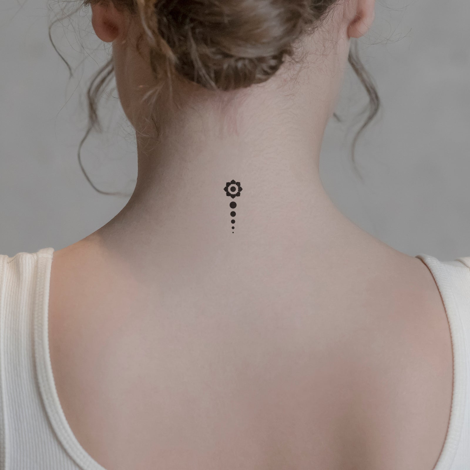 Temporäres Tattoo von minink: Blumensymbol mit Kraft 