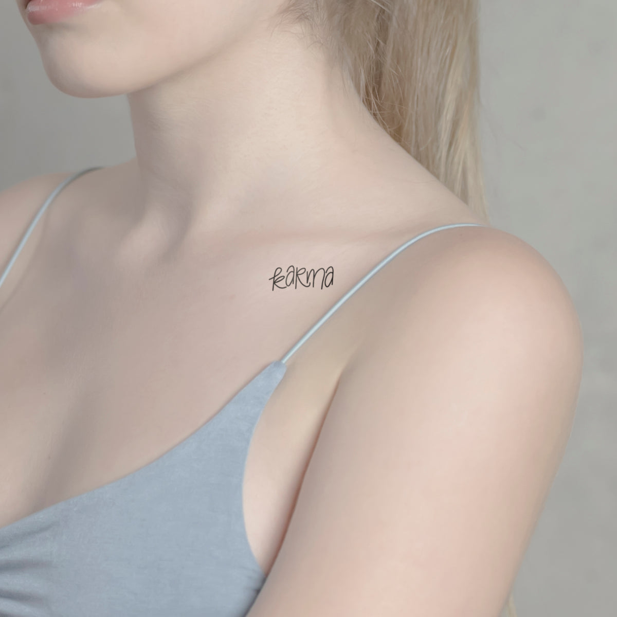 Temporäres Tattoo von minink: KARMA in kalligrafischer Schrift