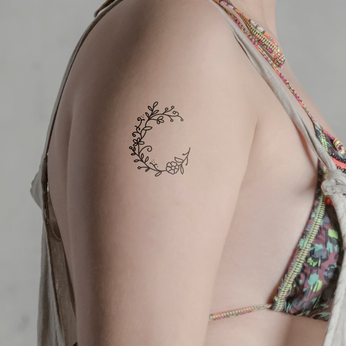 Temporäres Tattoo von minink: Florale C-Komposition