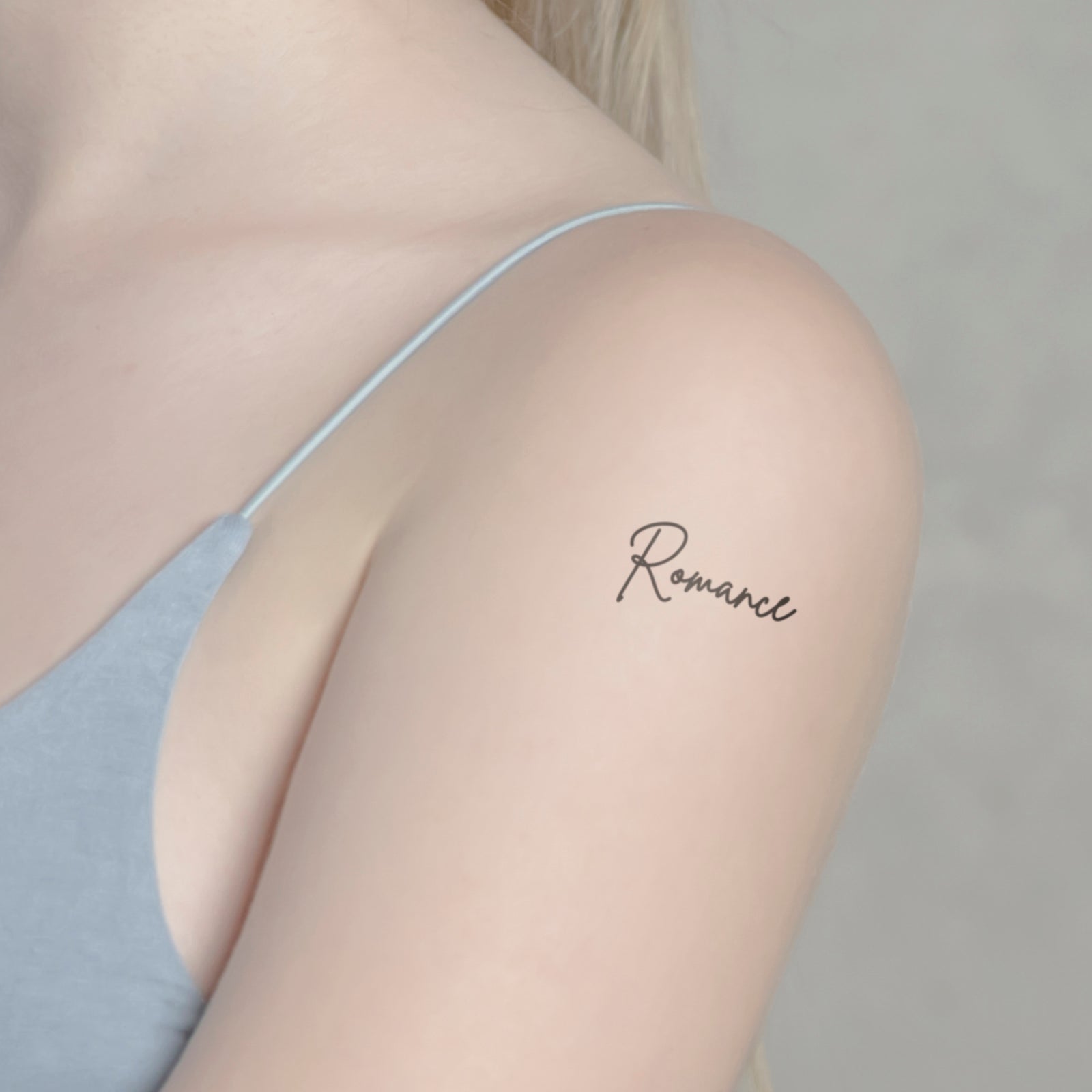 Schriftzug Tattoo Romance von minink, der Marke für temporäre Tattoos.