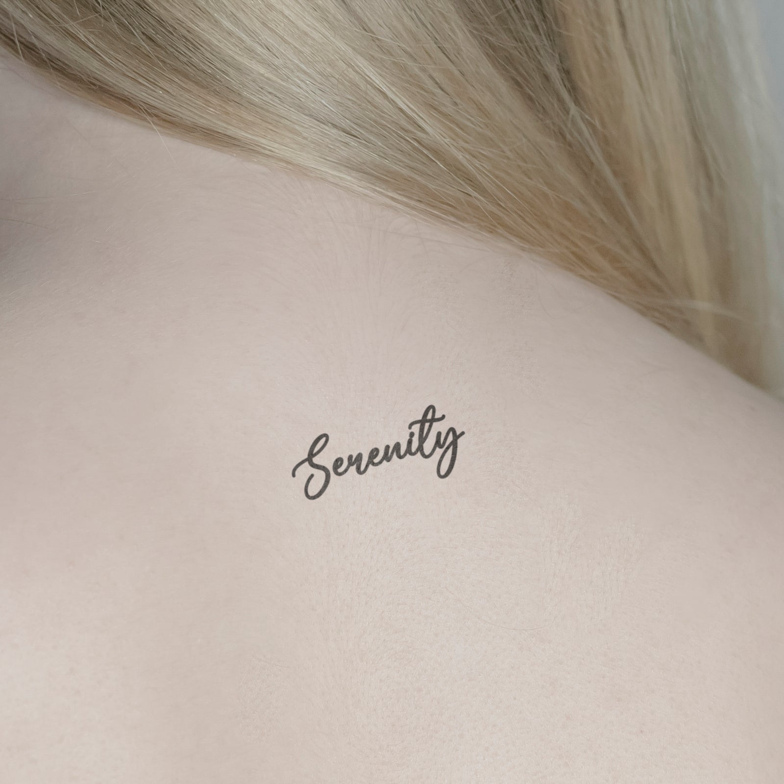 Serenity Tattoo von minink, der Marke für temporäre Tattoos.