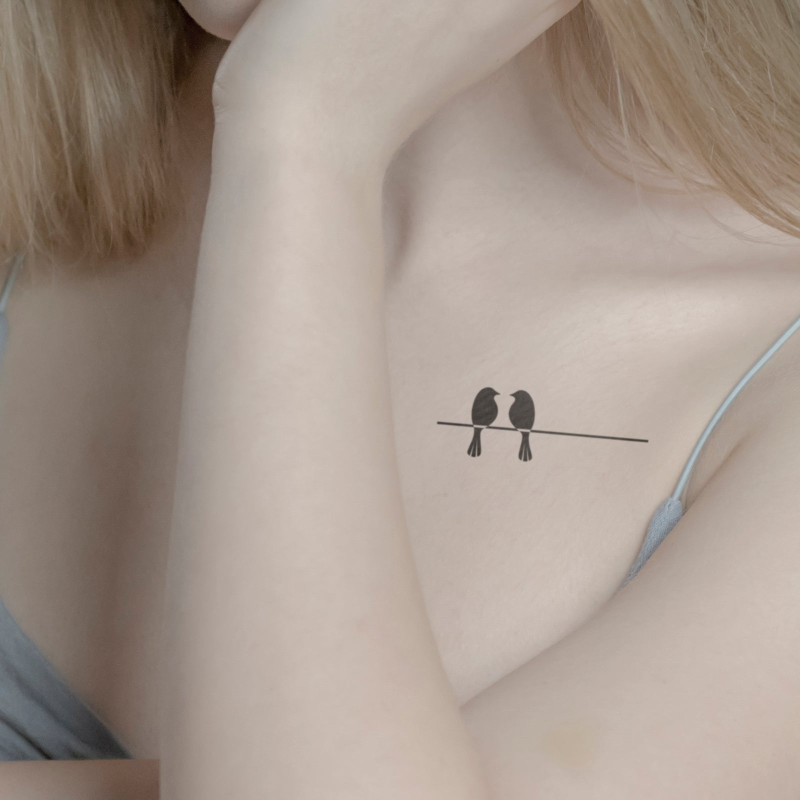 Zwei Vögel Tattoo von minink, der Marke für temporäre Tattoos.