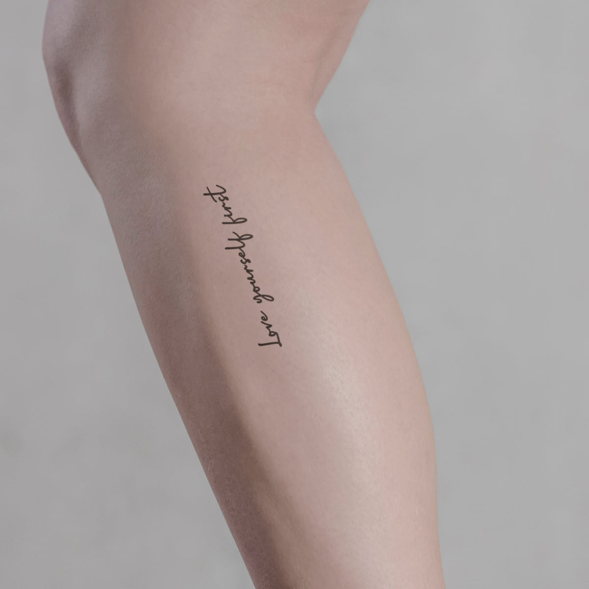 love yourself first Tattoo von minink, der Marke für temporäre Tattoos.