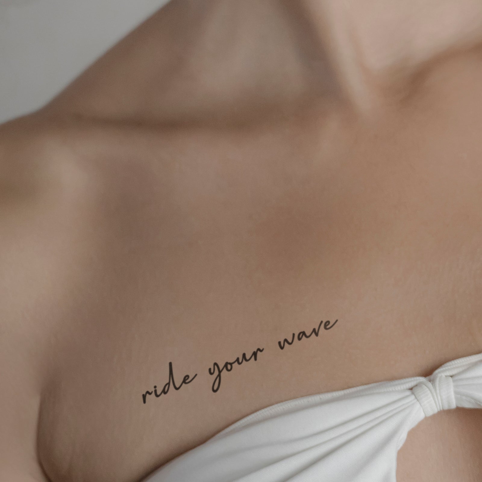 ride your wave Tattoo von minink, der Marke für temporäre Tattoos.