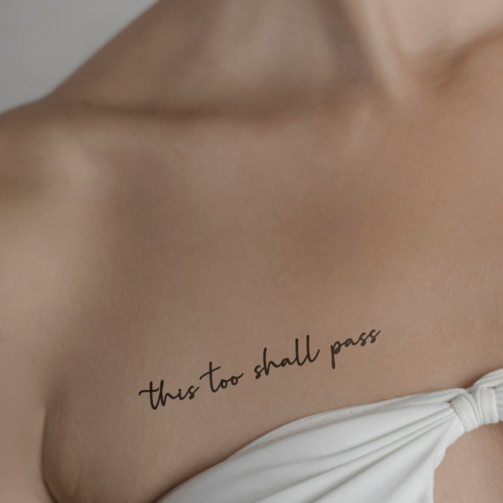 this too shall pass Tattoo von minink, der Marke für temporäre Tattoos.