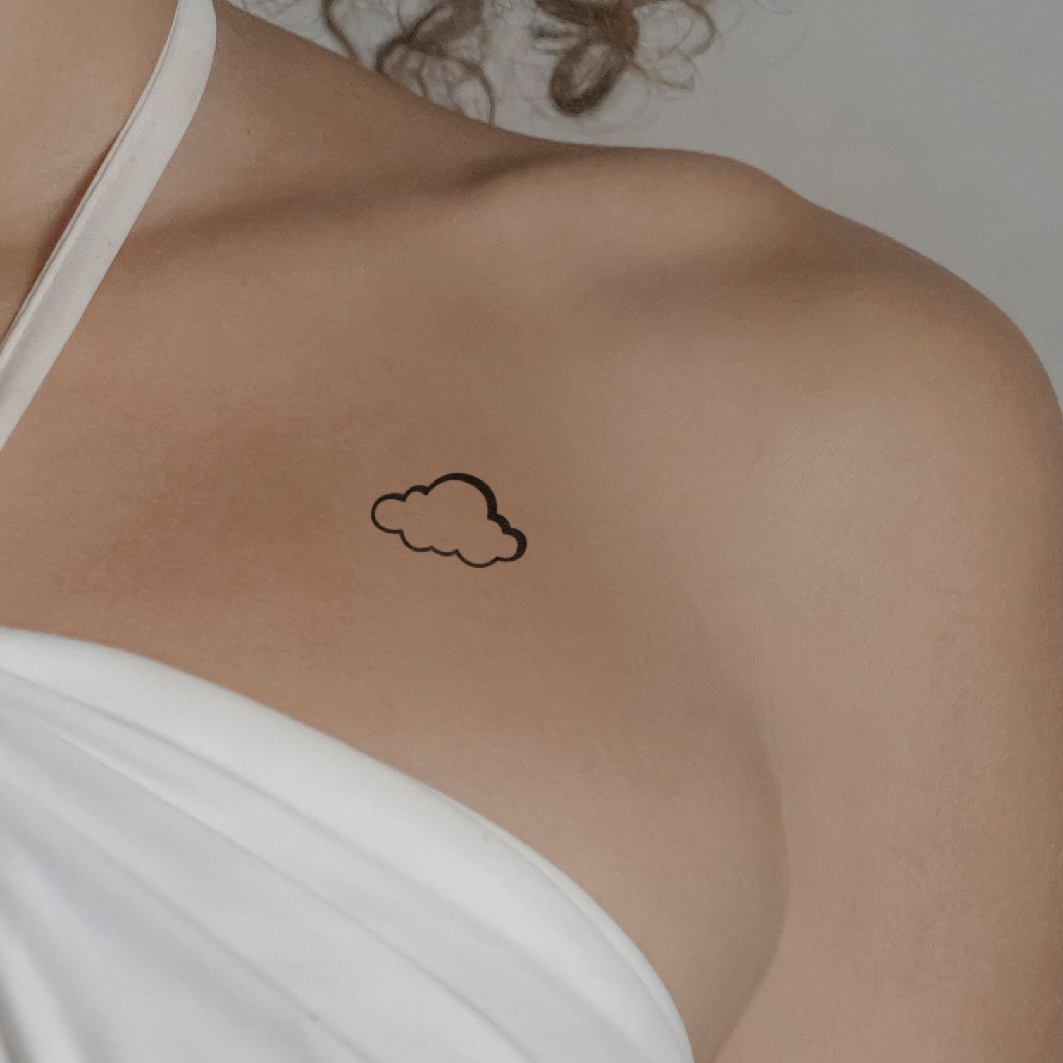 Wolke Tattoo von minink, der Marke für temporäre Tattoos.
