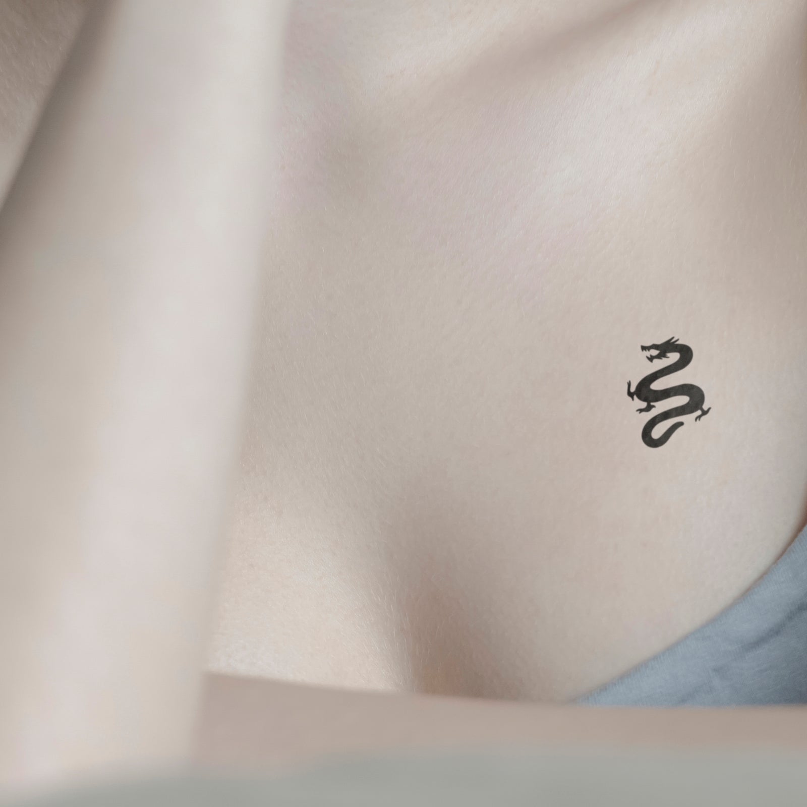 Chinesischer Drache Tattoo von minink, der Marke für temporäre Tattoos.