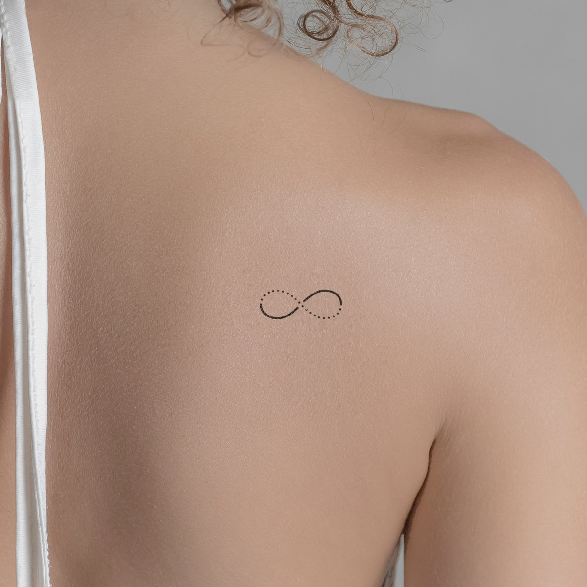 Symbol Unendlichkeit Tattoo von minink, der Marke für temporäre Tattoos.
