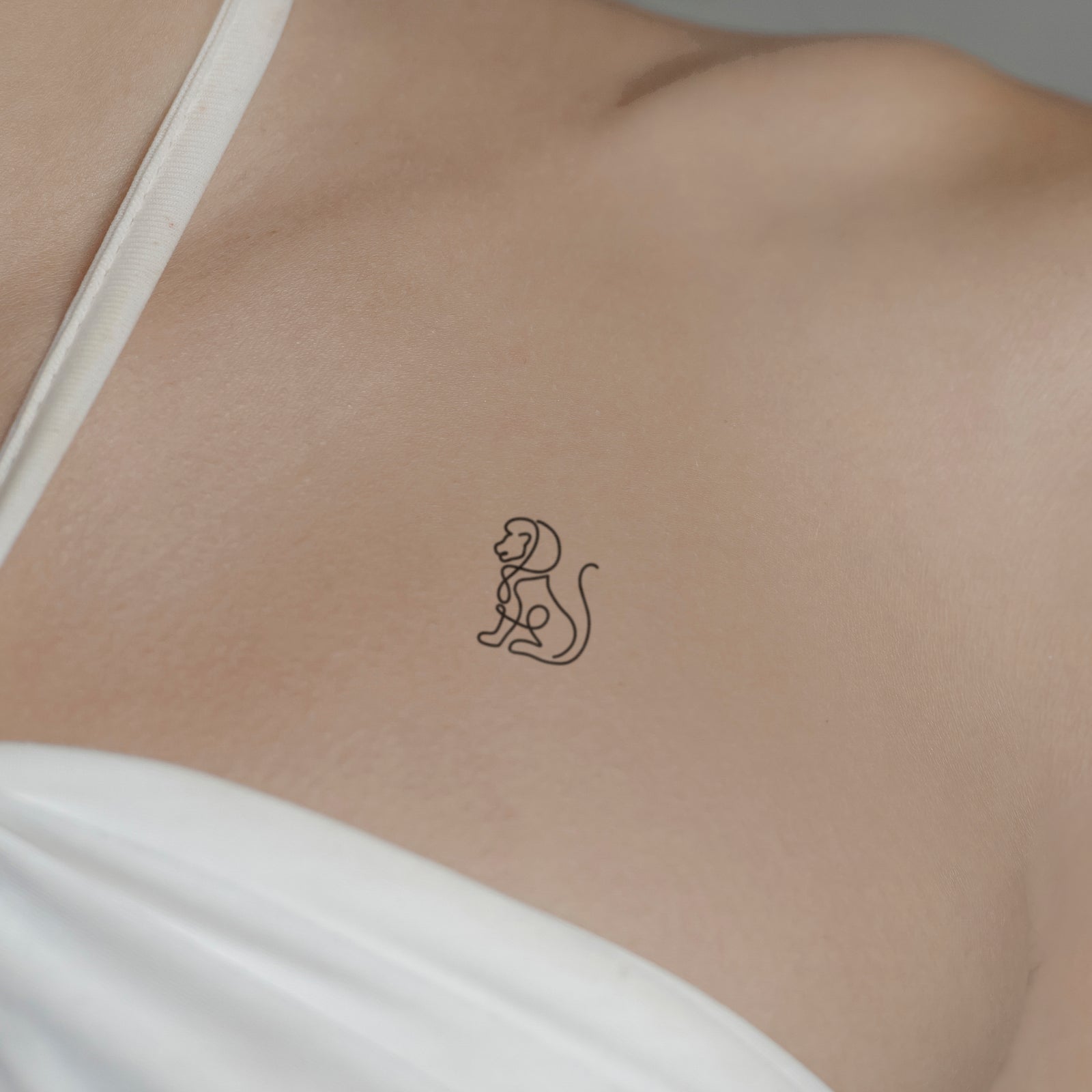 Abstrakter Löwe Tattoo von minink, der Marke für temporäre Tattoos.
