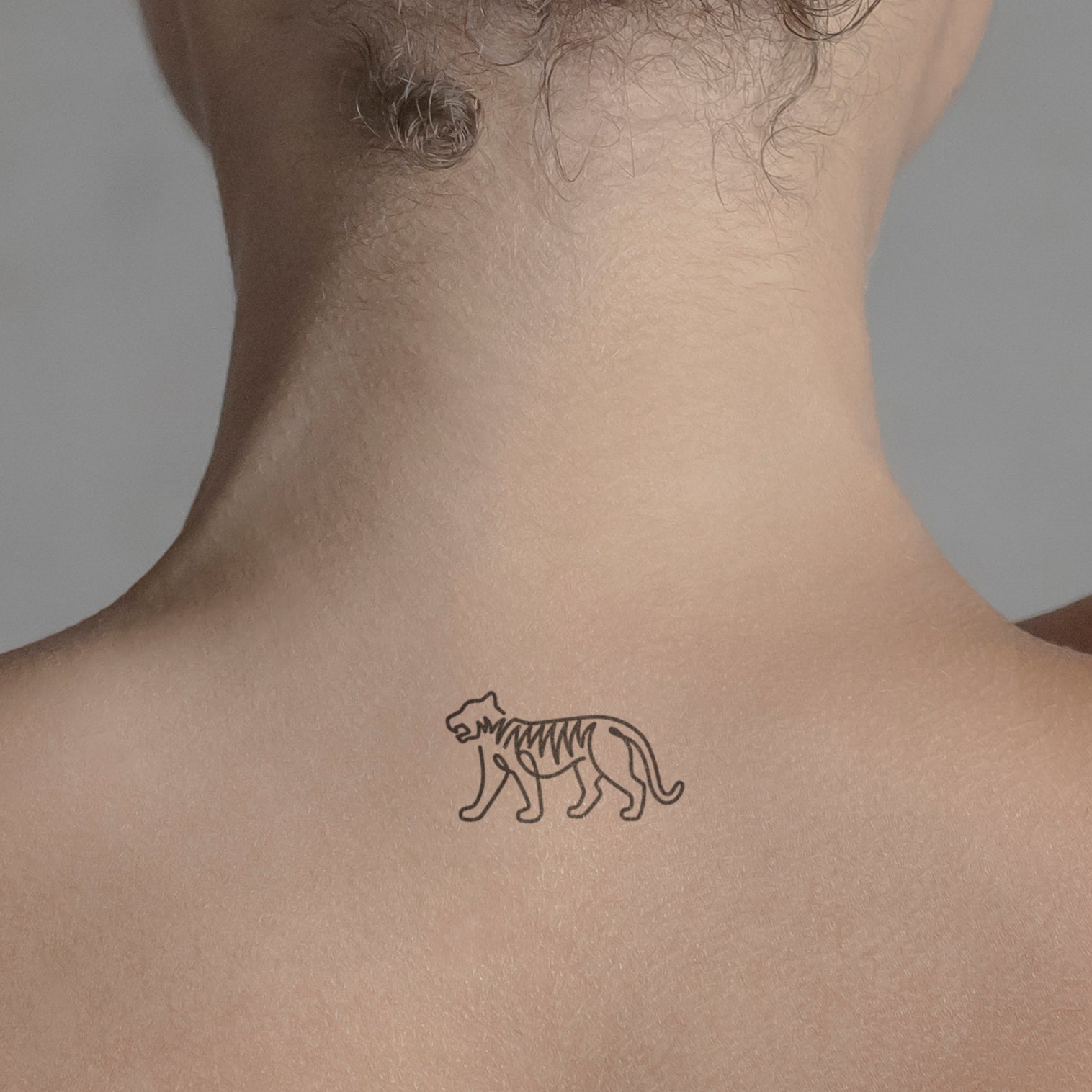 Abstrakter Tiger Tattoo von minink, der Marke für temporäre Tattoos.
