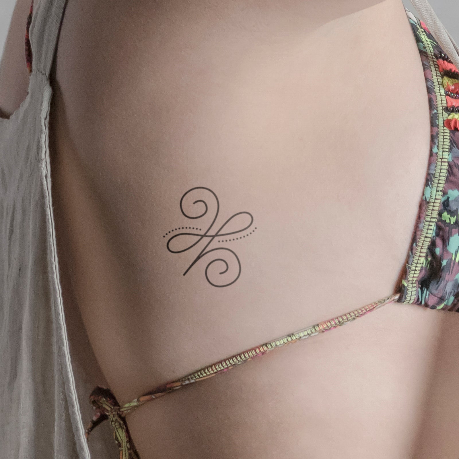 Stärke Symbol Tattoo von minink, der Marke für temporäre Tattoos.